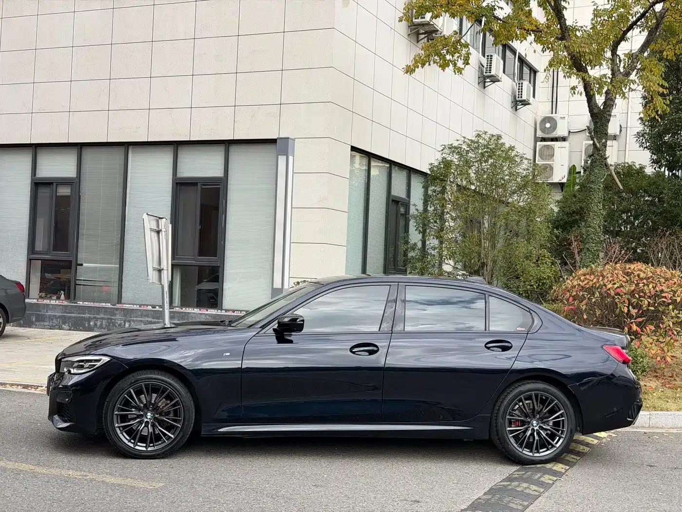 2022 BMW 3 Series 325Li M Sport Package — миниатюра 4
