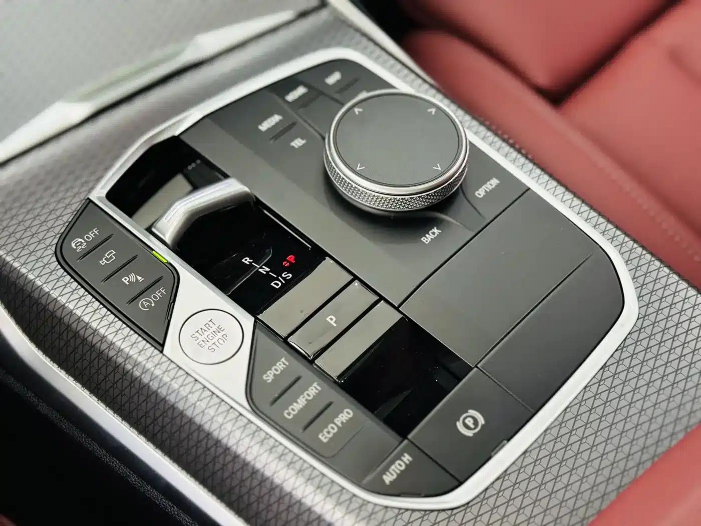 2025 BMW 3 Series 330i M Sport Shadow Edition — миниатюра 15