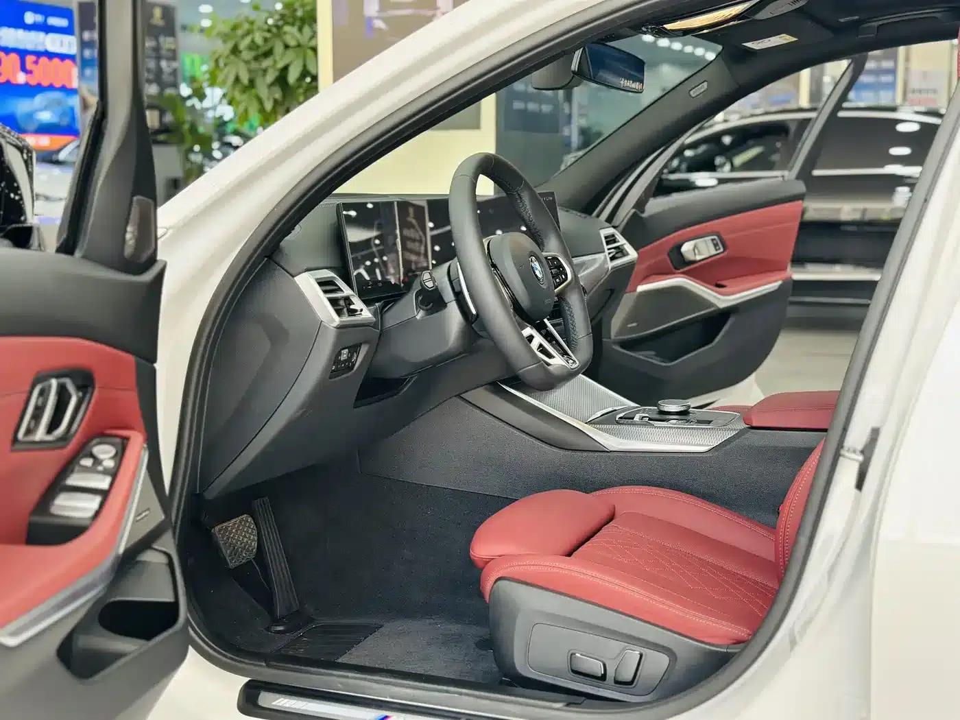 2025 BMW 3 Series 330i M Sport Shadow Edition — миниатюра 4