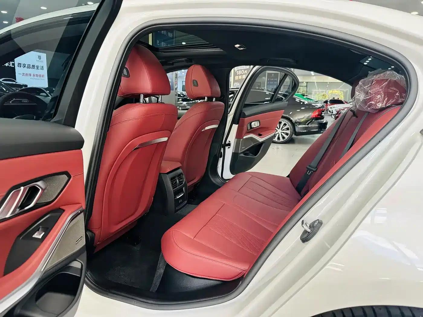 2025 BMW 3 Series 330i M Sport Shadow Edition — миниатюра 6