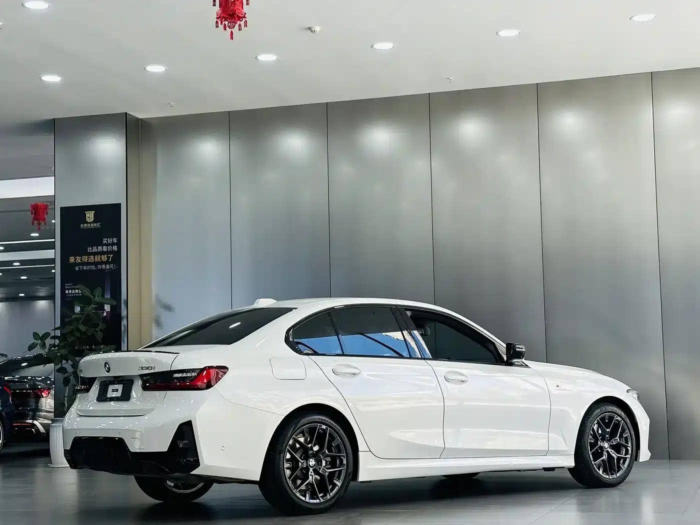 2025 BMW 3 Series 330i M Sport Shadow Edition — миниатюра 7