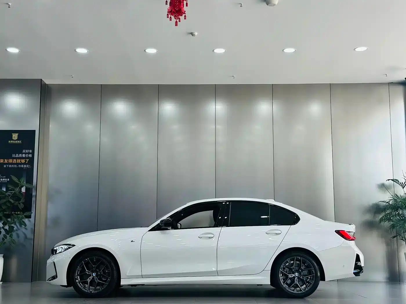 2025 BMW 3 Series 330i M Sport Shadow Edition — миниатюра 8
