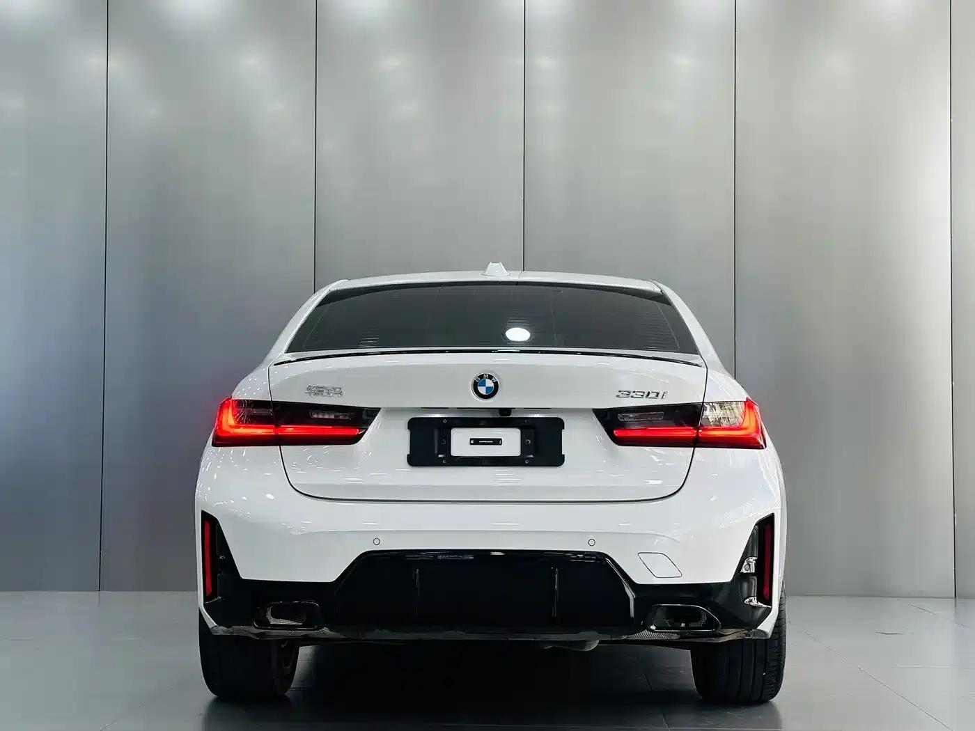 2025 BMW 3 Series 330i M Sport Shadow Edition — миниатюра 9