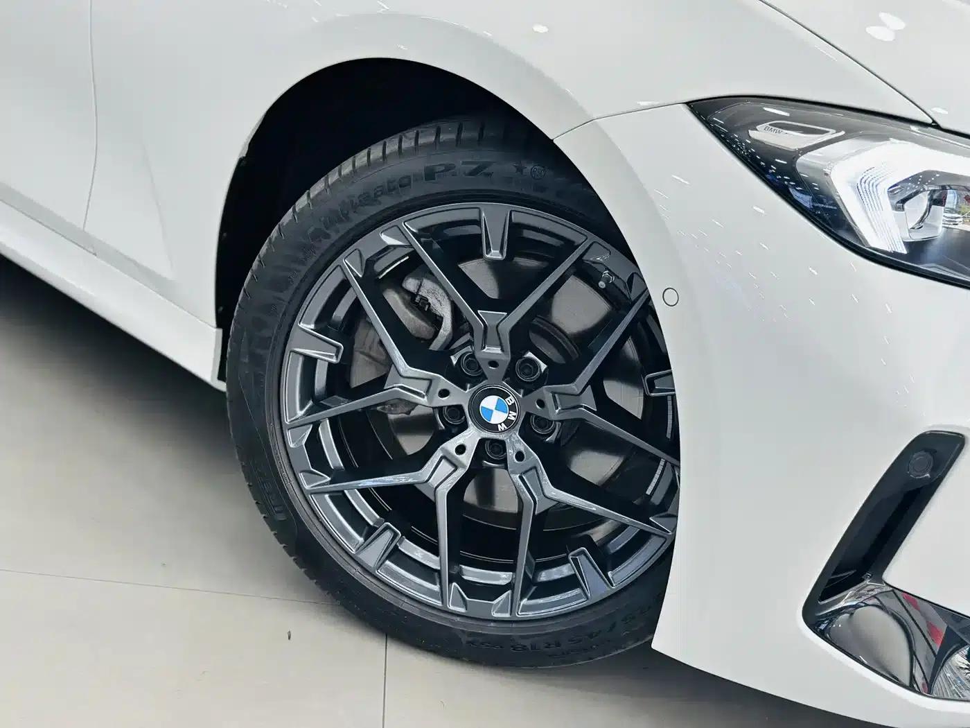2025 BMW 3 Series 330i M Sport Shadow Edition — миниатюра 10