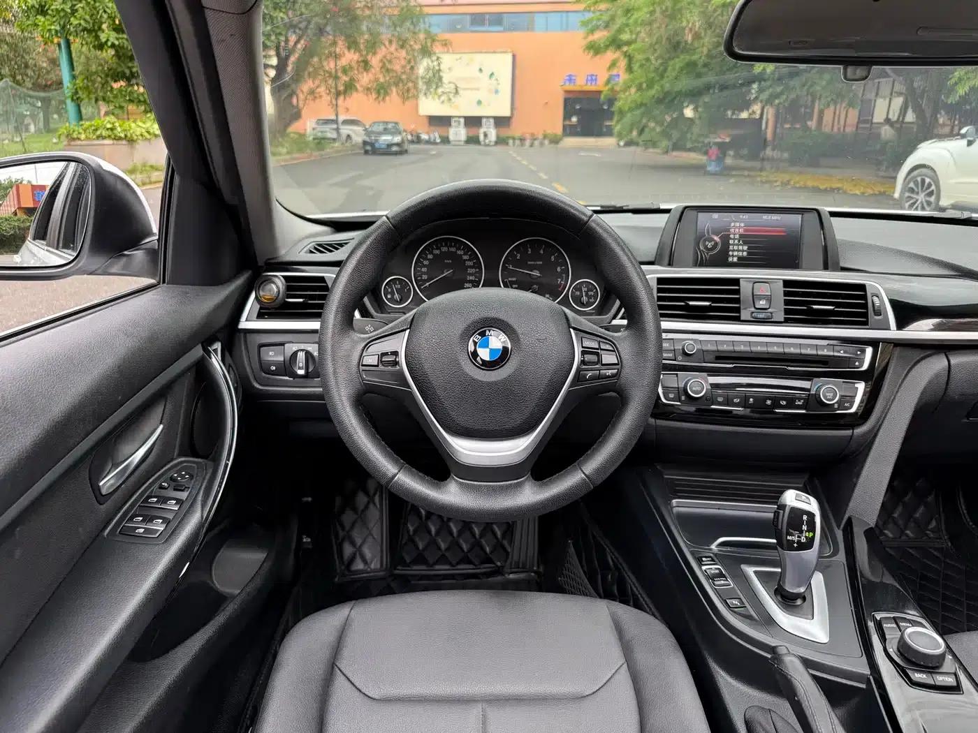 2017 BMW 3 Series 318Li Fashion Edition — миниатюра 16