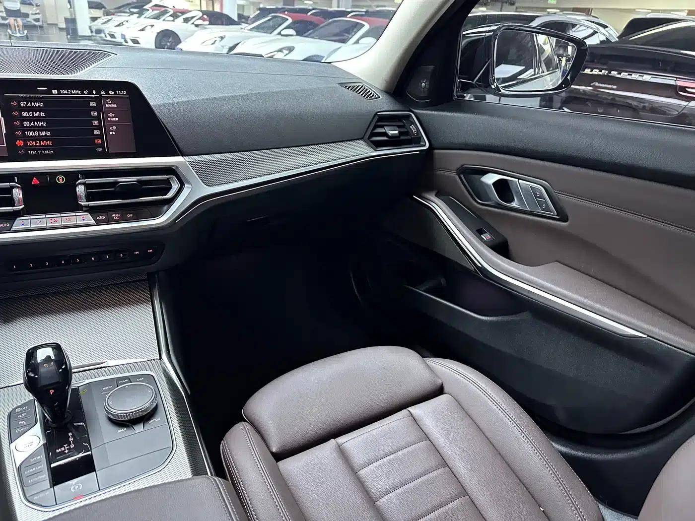 2021 BMW 3 Series 325Li M Sport Shadow Edition — миниатюра 15