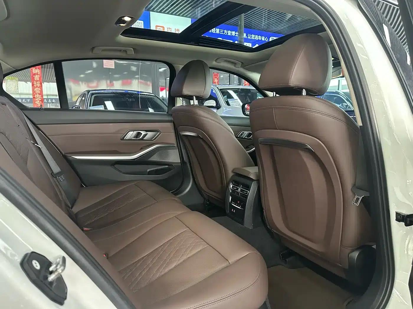 2023 BMW 3 Series 320Li M Sport Package — миниатюра 10