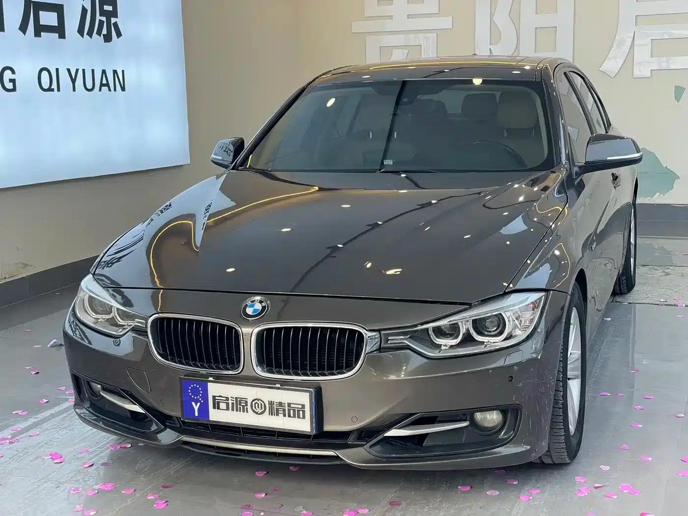 2013 BMW 3 Series 320i Sport Design Package — миниатюра 1