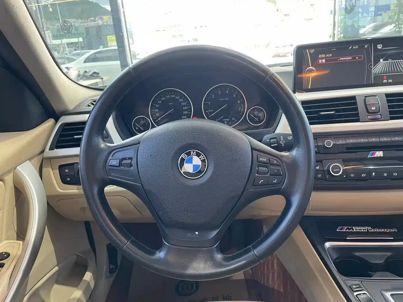 2013 BMW 3 Series 320i Sport Design Package — миниатюра 12