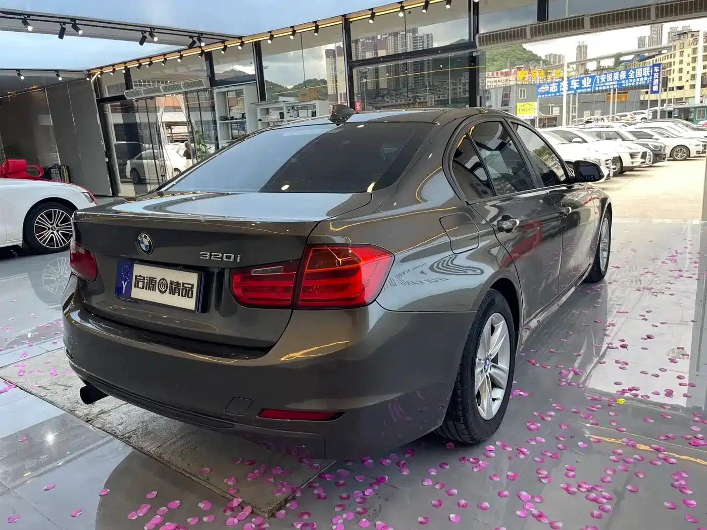 2013 BMW 3 Series 320i Sport Design Package — миниатюра 7
