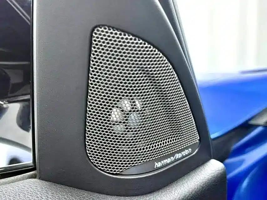 2018 BMW 3 Series 330i M Sport Shadow Edition — миниатюра 6