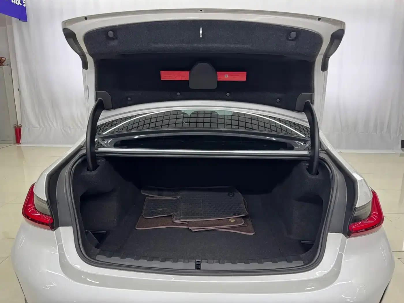 2023 BMW 3 Series 320Li M Sport Package — миниатюра 14