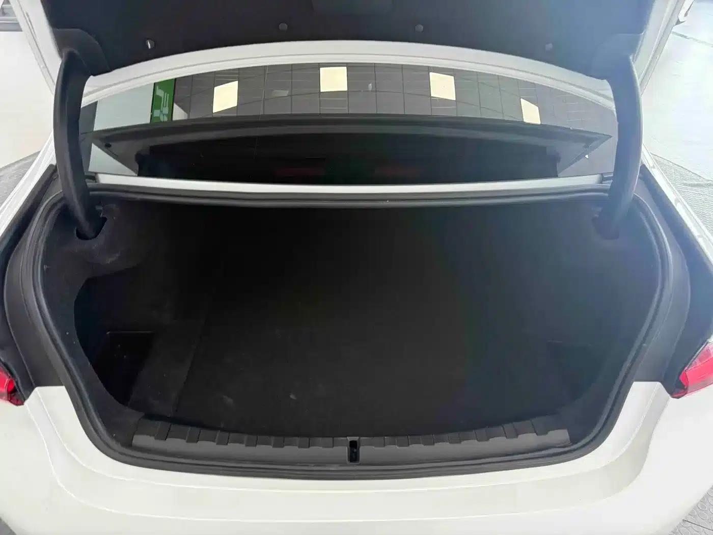 2023 BMW 3 Series 320Li M Sport Package — миниатюра 15