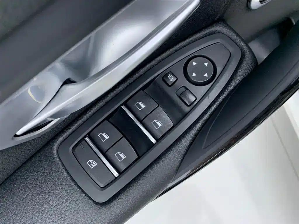 BMW 3 Series 2018 320Li Fashion Edition — миниатюра 29