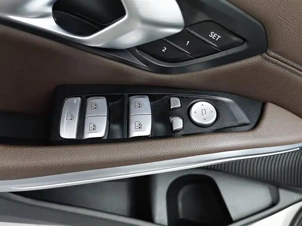 2020 BMW 3 Series 325i M Sport Package — миниатюра 9