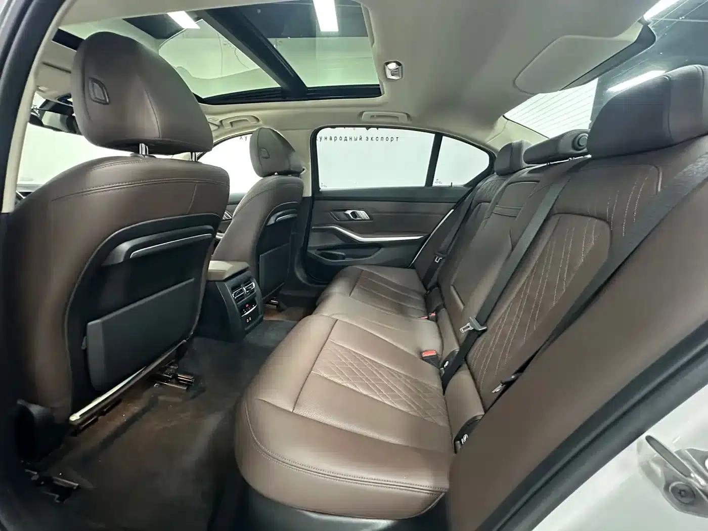 2022 BMW 3 Series 320Li M Sport Package — миниатюра 11