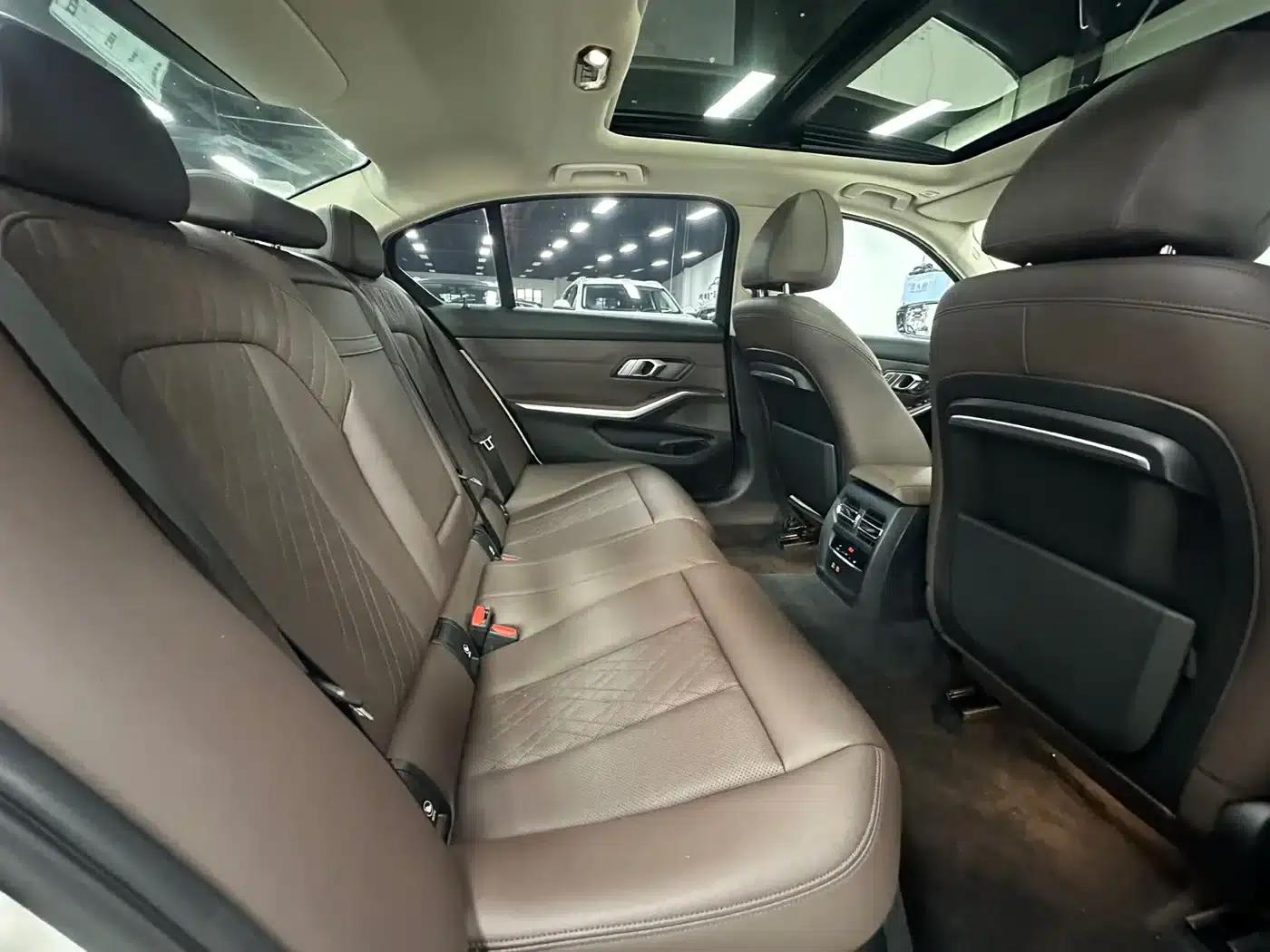 2022 BMW 3 Series 320Li M Sport Package — миниатюра 12