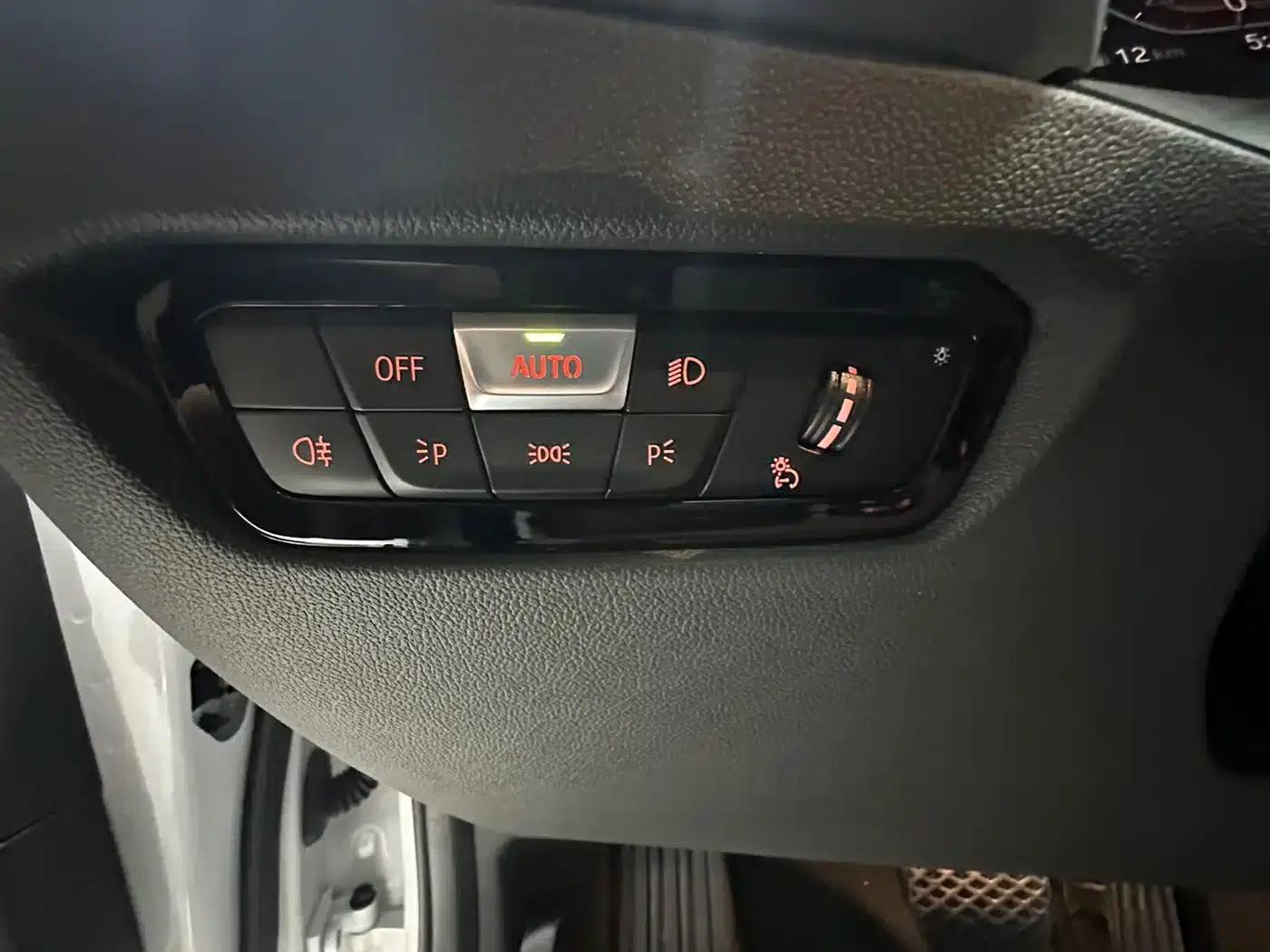 2022 BMW 3 Series 320Li M Sport Package — миниатюра 18