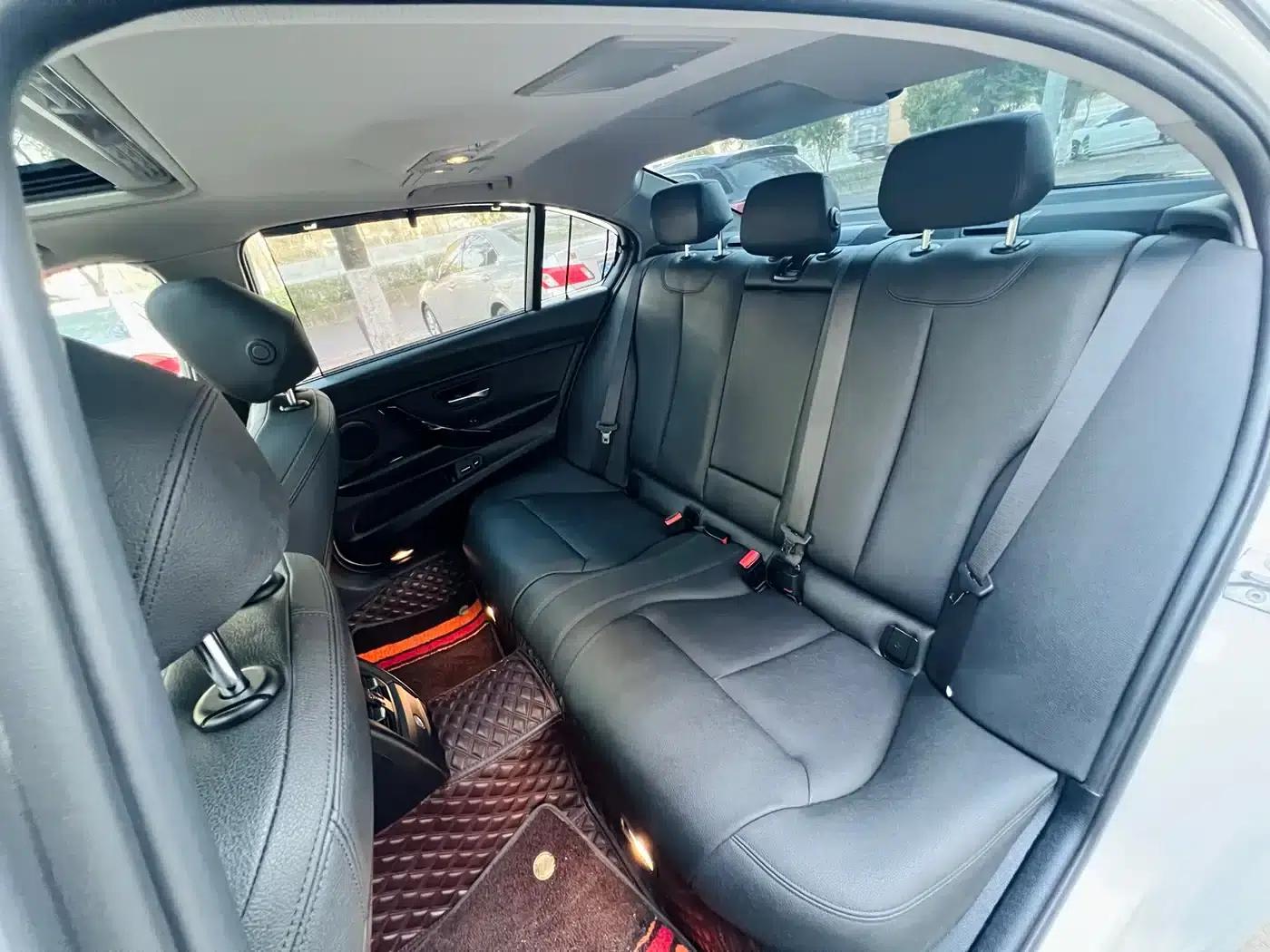 2019 BMW 3 Series 320Li M Sport Package — миниатюра 18