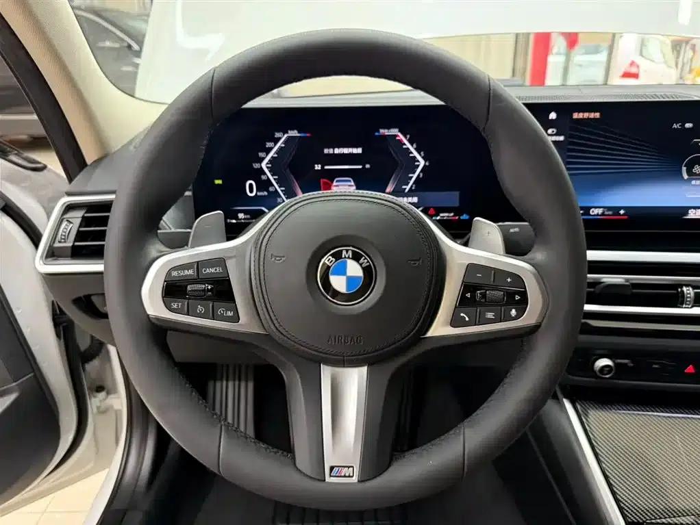 2023 BMW 3 Series 320Li M Sport Package — миниатюра 11