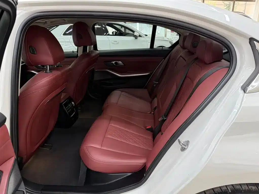 2023 BMW 3 Series 320Li M Sport Package — миниатюра 18