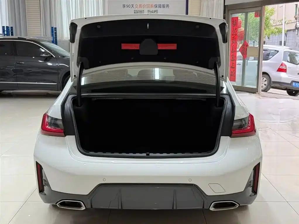 2023 BMW 3 Series 320Li M Sport Package — миниатюра 24