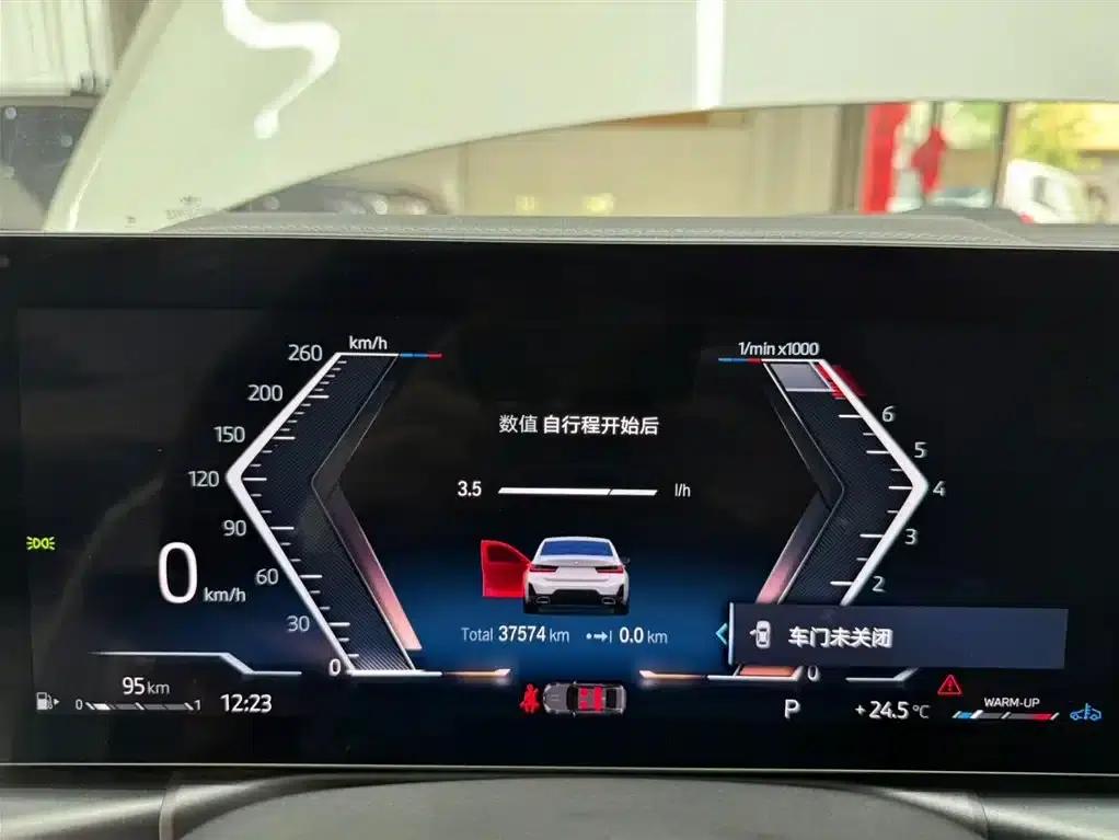 2023 BMW 3 Series 320Li M Sport Package — миниатюра 10