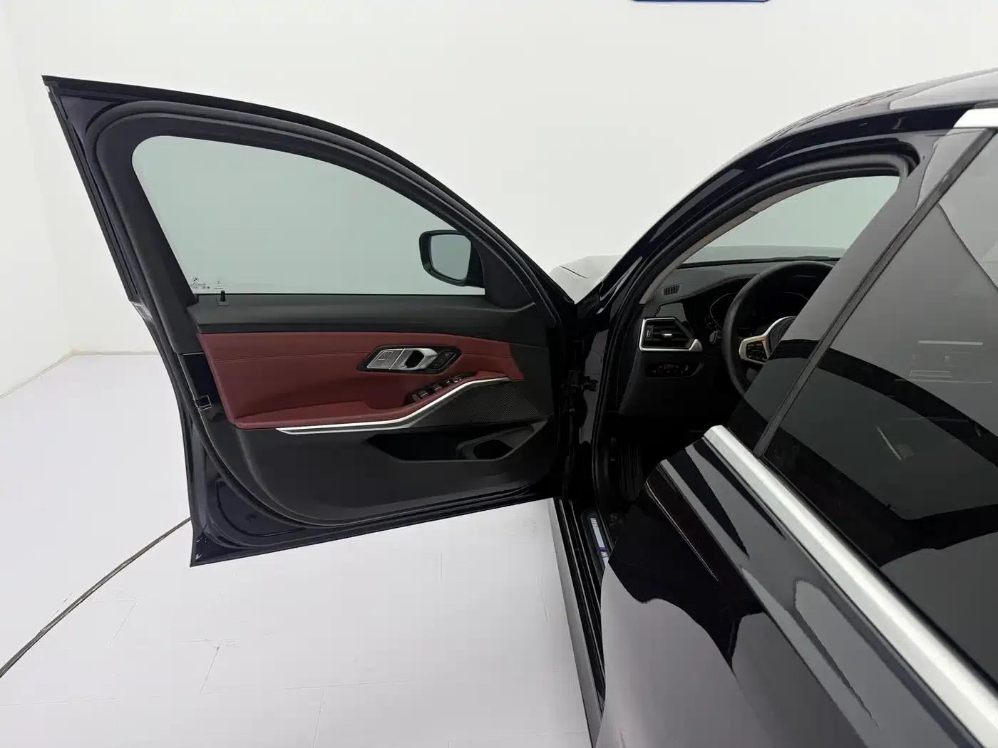 2022 BMW 3 Series 320Li M Sport Package — миниатюра 22