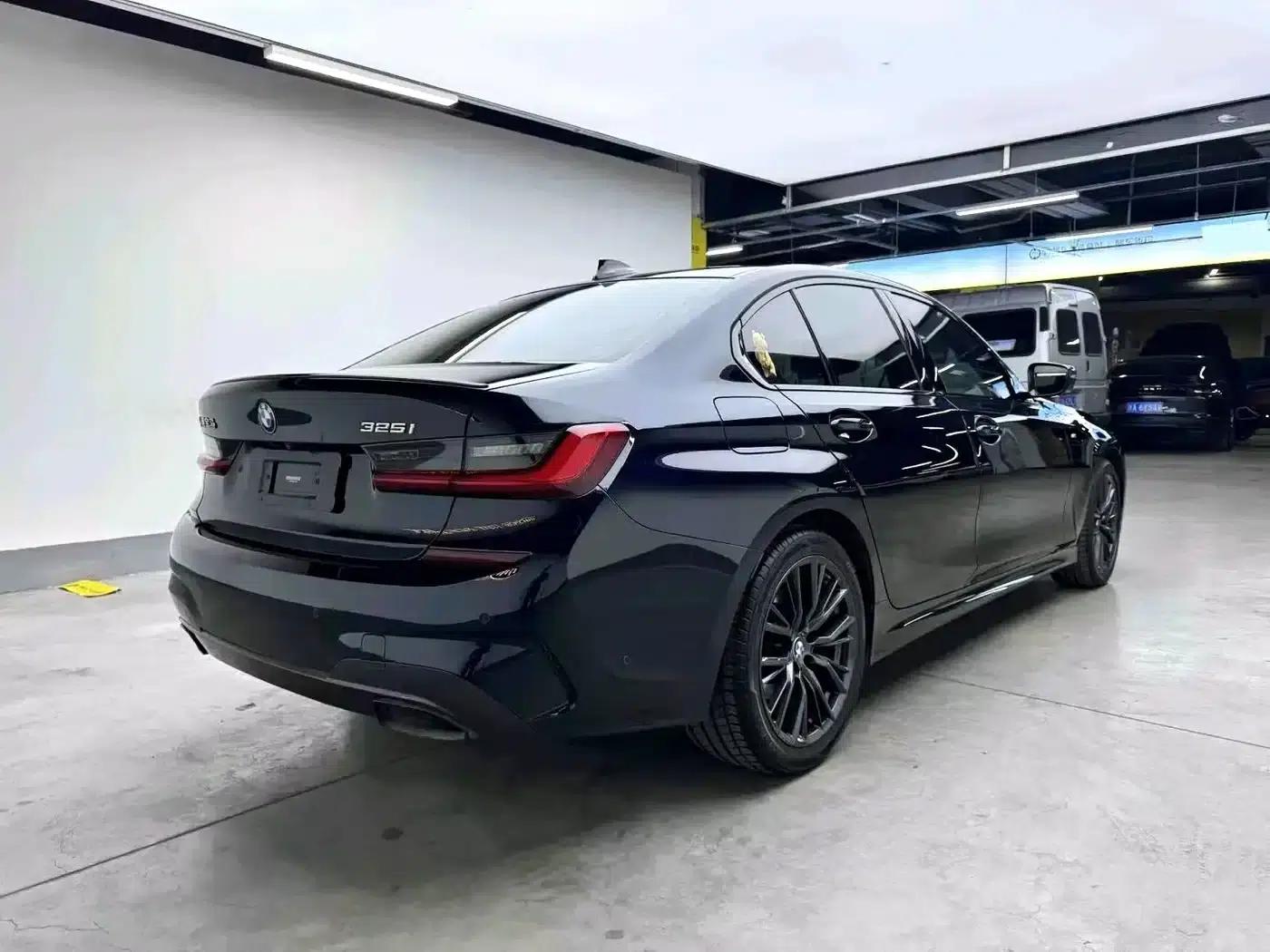 2021 BMW 3 Series 325i M Sport Shadow Edition — миниатюра 6