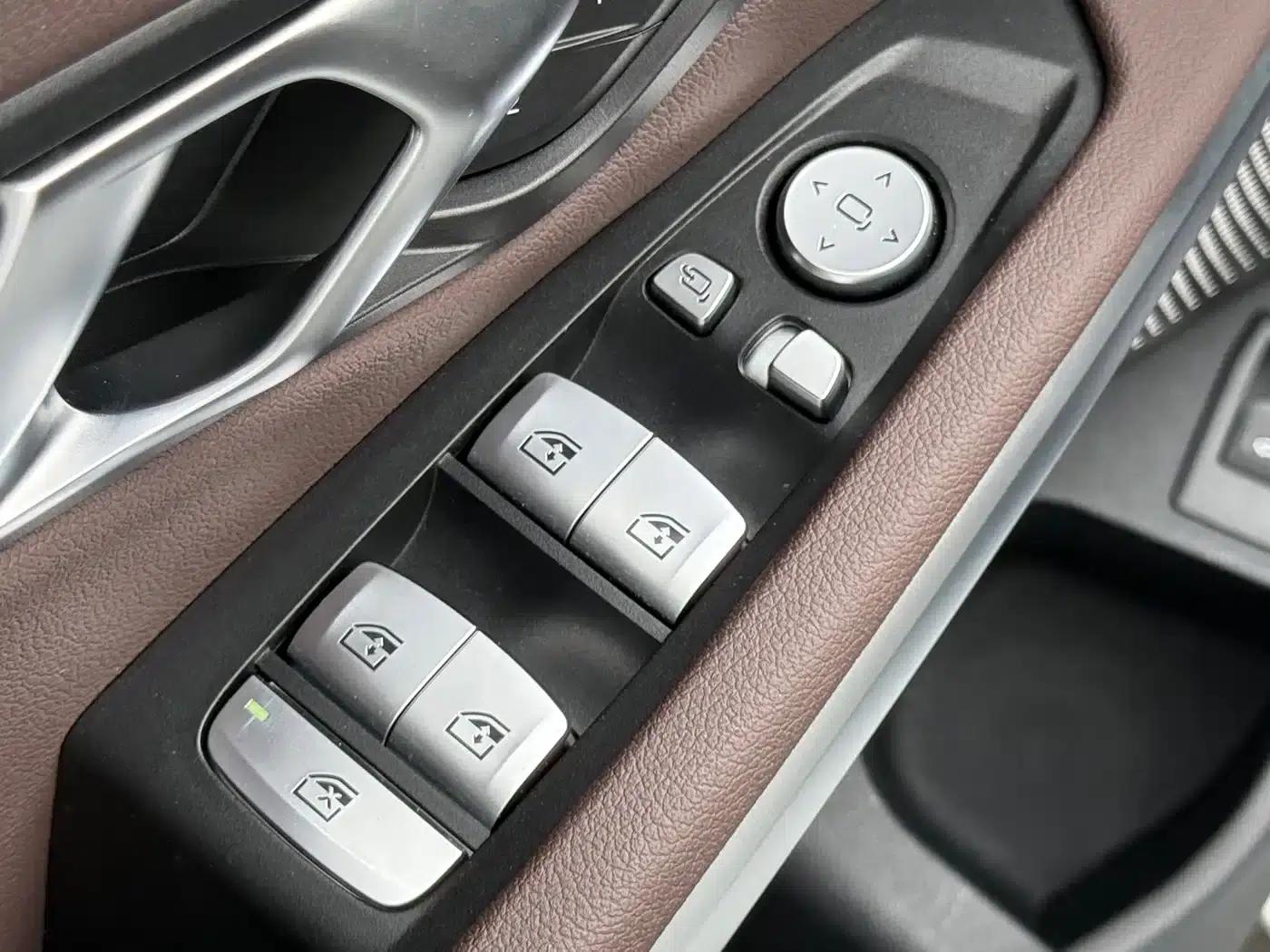2021 BMW 3 Series 320Li M Sport Package — миниатюра 13