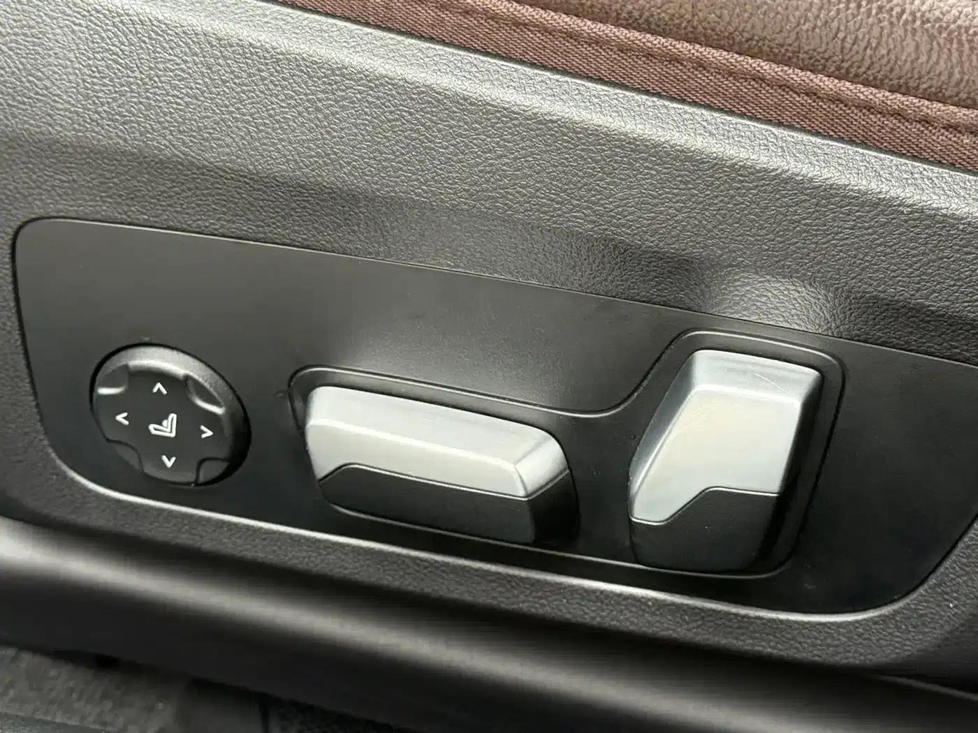 2021 BMW 3 Series 320Li M Sport Package — миниатюра 15