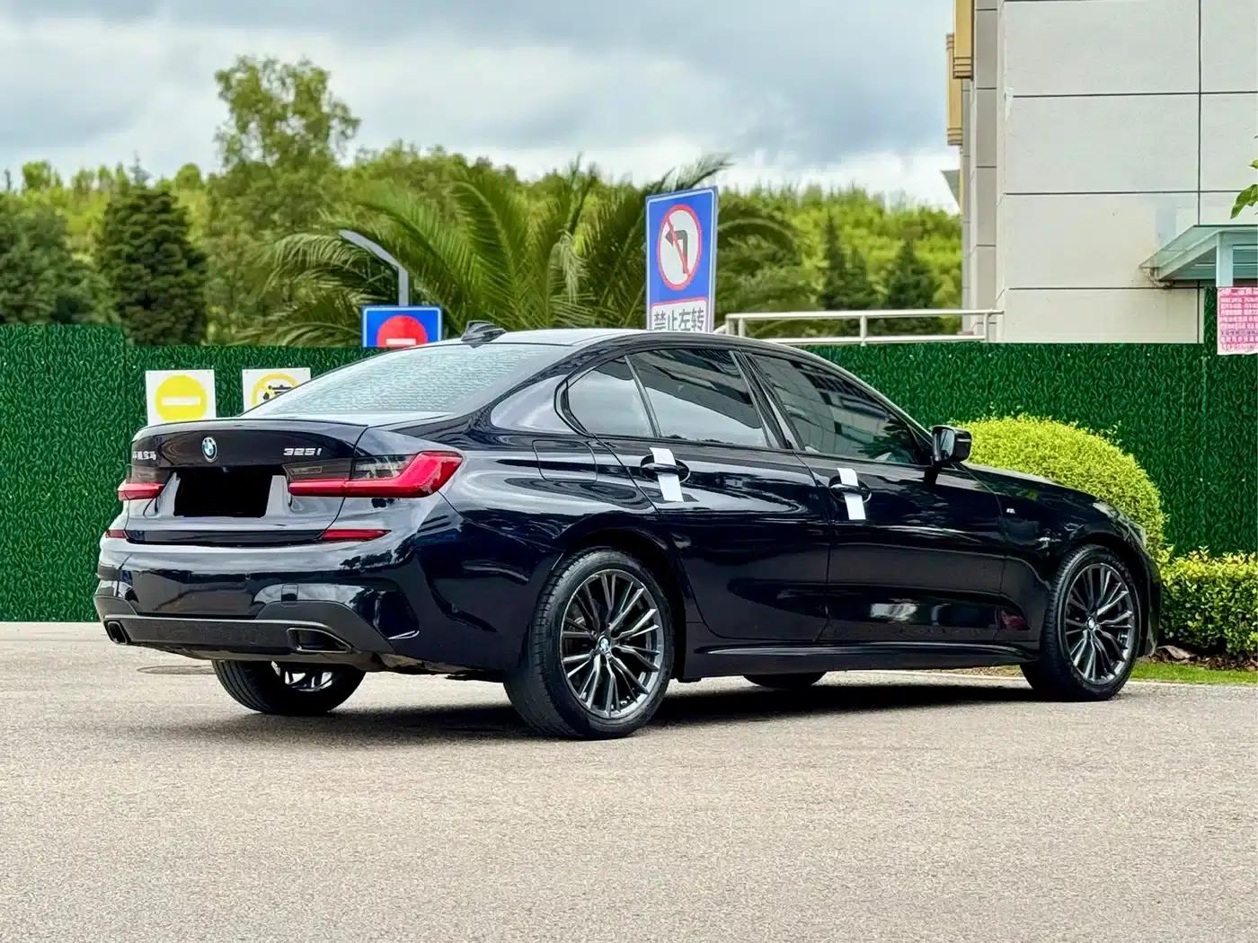 2022 BMW 3 Series Facelift 325i M Sport Shadow Edition — миниатюра 9