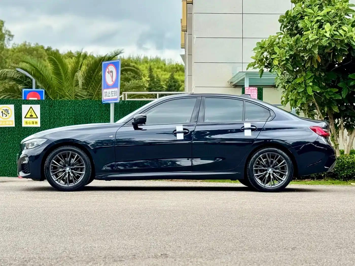2022 BMW 3 Series Facelift 325i M Sport Shadow Edition — миниатюра 10