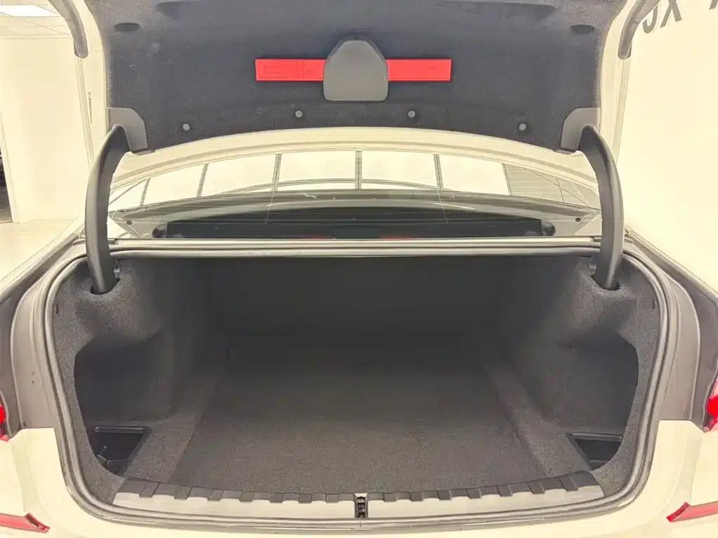 2022 BMW 3 Series Facelift 320Li M Sport Package — миниатюра 12