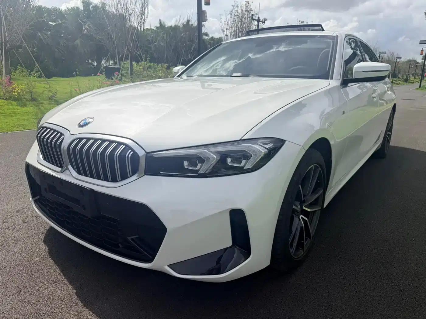 2023 BMW 3 Series 320Li M Sport Package — миниатюра 1