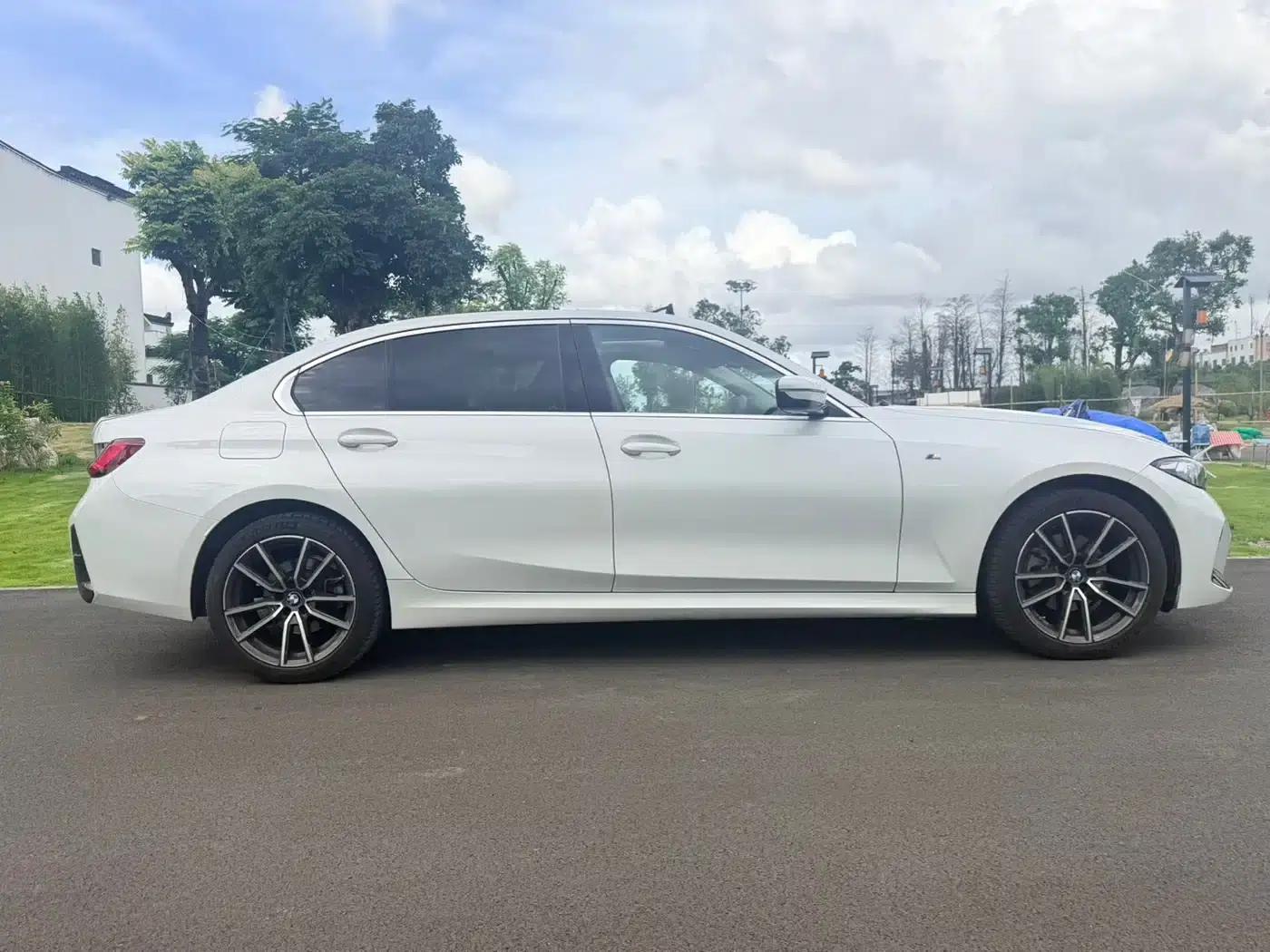 2023 BMW 3 Series 320Li M Sport Package — миниатюра 4