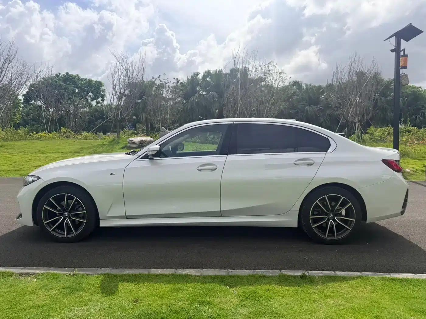2023 BMW 3 Series 320Li M Sport Package — миниатюра 8