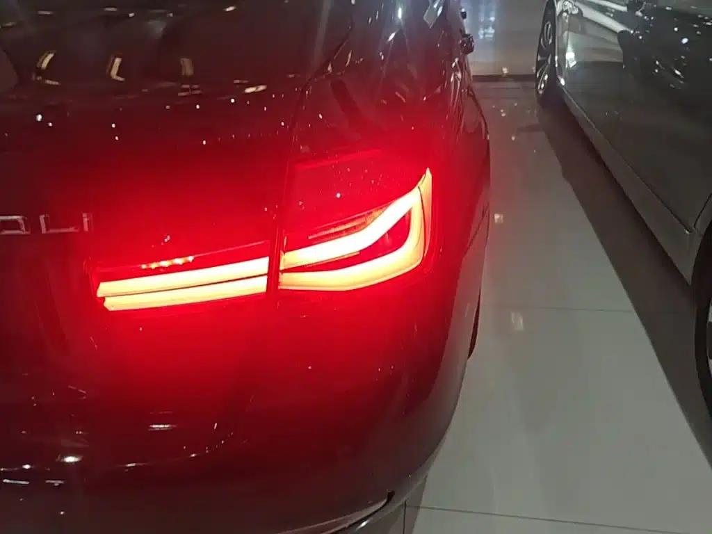 BMW 3 Series 2018 320Li Fashion Edition — миниатюра 8