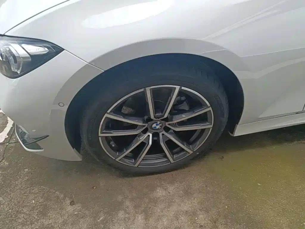 2025 BMW 3 Series 325Li M Sport Package — миниатюра 23