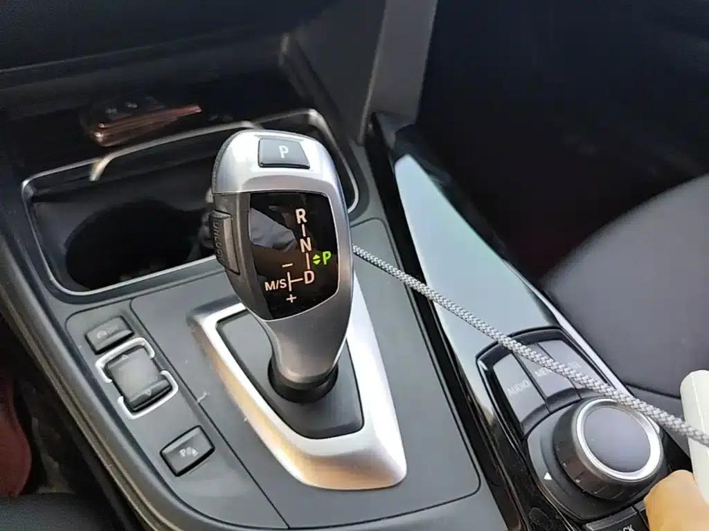 2017 BMW 3 Series 320Li Fashion Edition — миниатюра 21