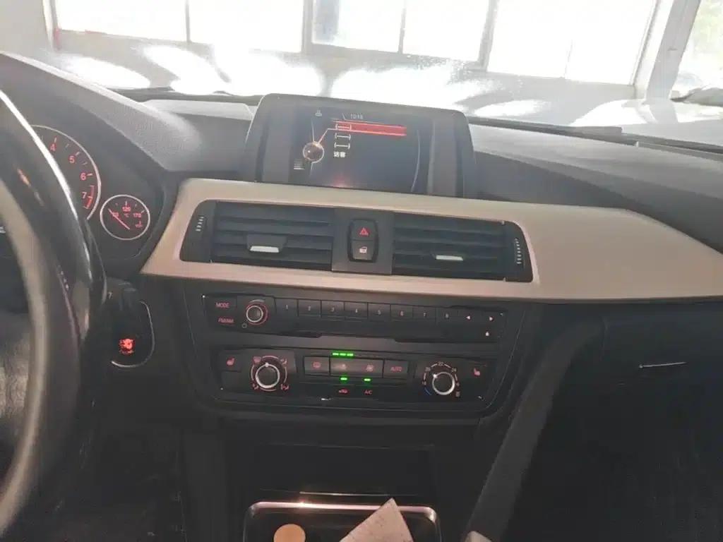 BMW 3 Series 2015 316Li Fashion Edition — миниатюра 13