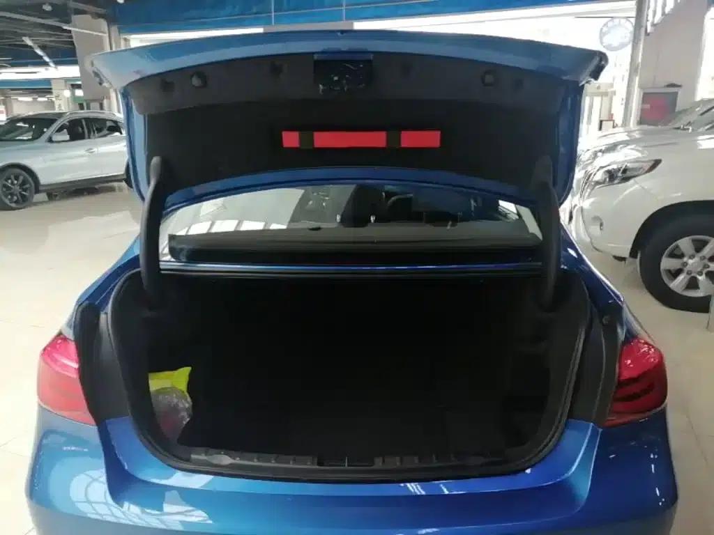 2019 BMW 3 Series 320Li M Sport Package — миниатюра 19
