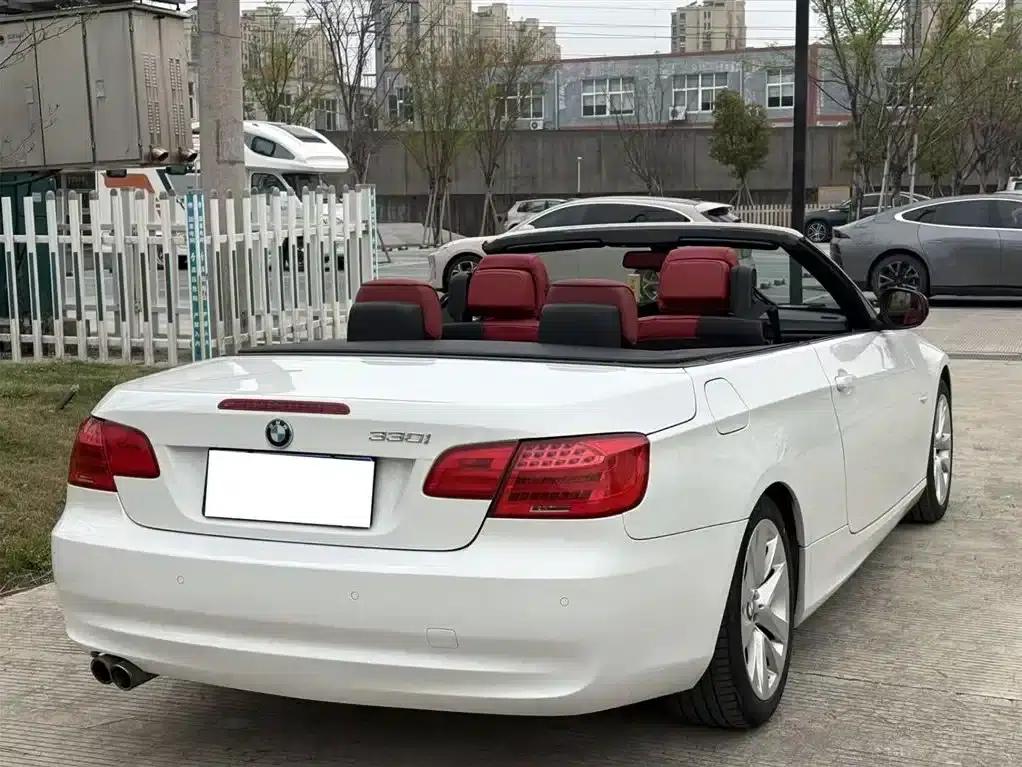 2011 BMW 3 Series Imported 330i Convertible Coupe — миниатюра 12