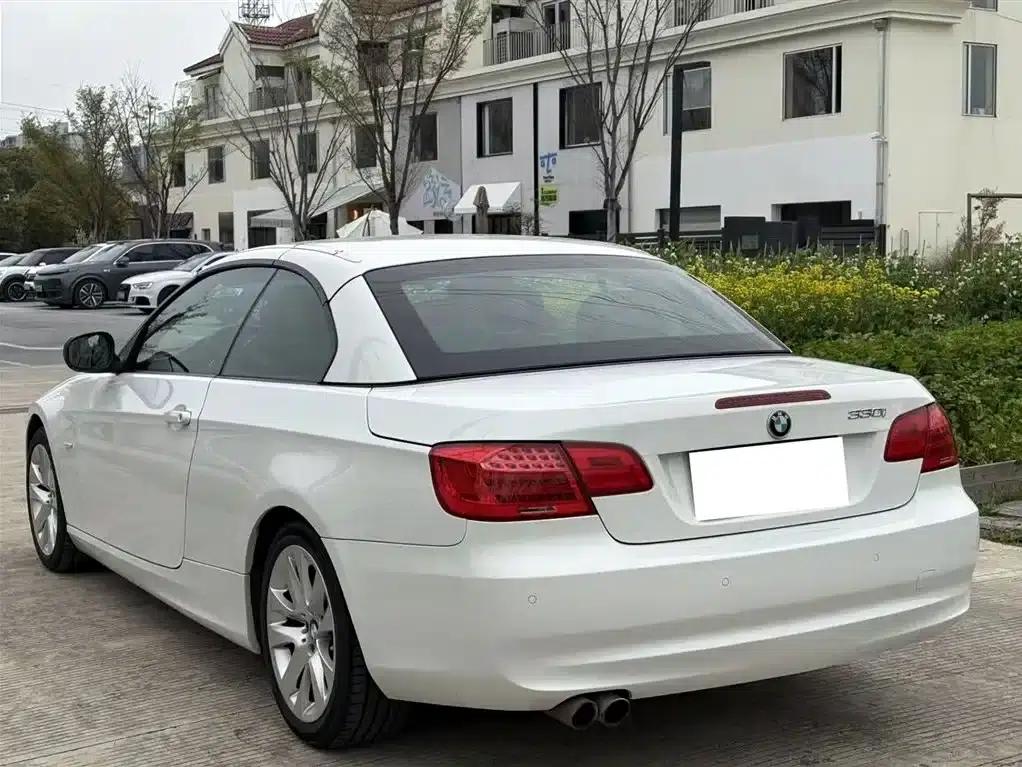 2011 BMW 3 Series Imported 330i Convertible Coupe — миниатюра 13
