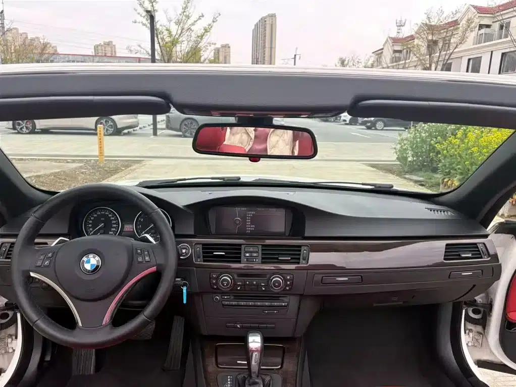 2011 BMW 3 Series Imported 330i Convertible Coupe — миниатюра 4