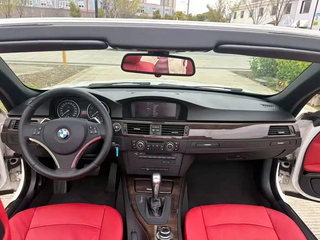 2011 BMW 3 Series Imported 330i Convertible Coupe — миниатюра 5