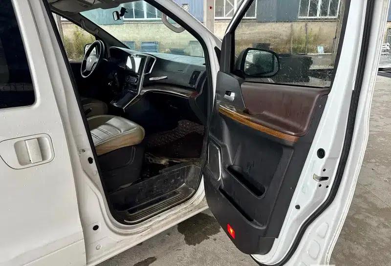Lingzhi PLUS 2021 2.0L Manual Comfort 7-Seater — миниатюра 5