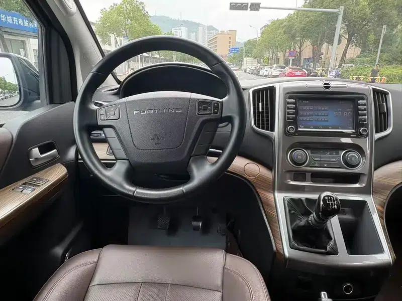 Lingzhi PLUS 2022 Touring Edition 2.0L Manual Deluxe 7-Seater — миниатюра 12