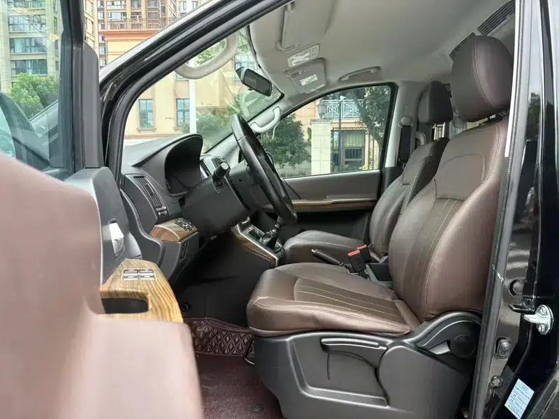 Lingzhi PLUS 2022 Touring Edition 2.0L Manual Deluxe 7-Seater — миниатюра 16