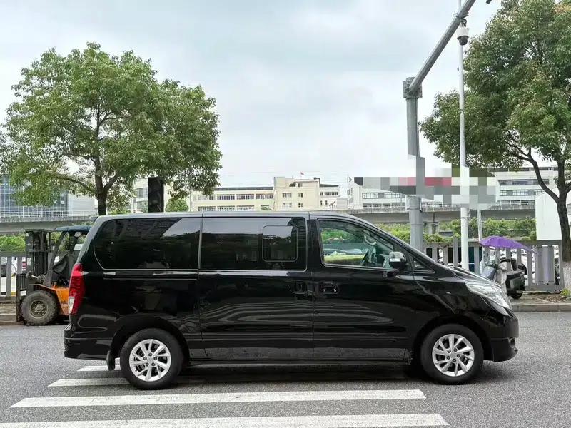 Lingzhi PLUS 2022 Touring Edition 2.0L Manual Deluxe 7-Seater — миниатюра 8